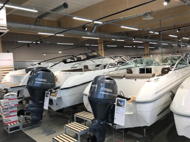 Yamaha Center Tampereen myymälässä esittelyssä ovat myös 65 DC ja 59 DC