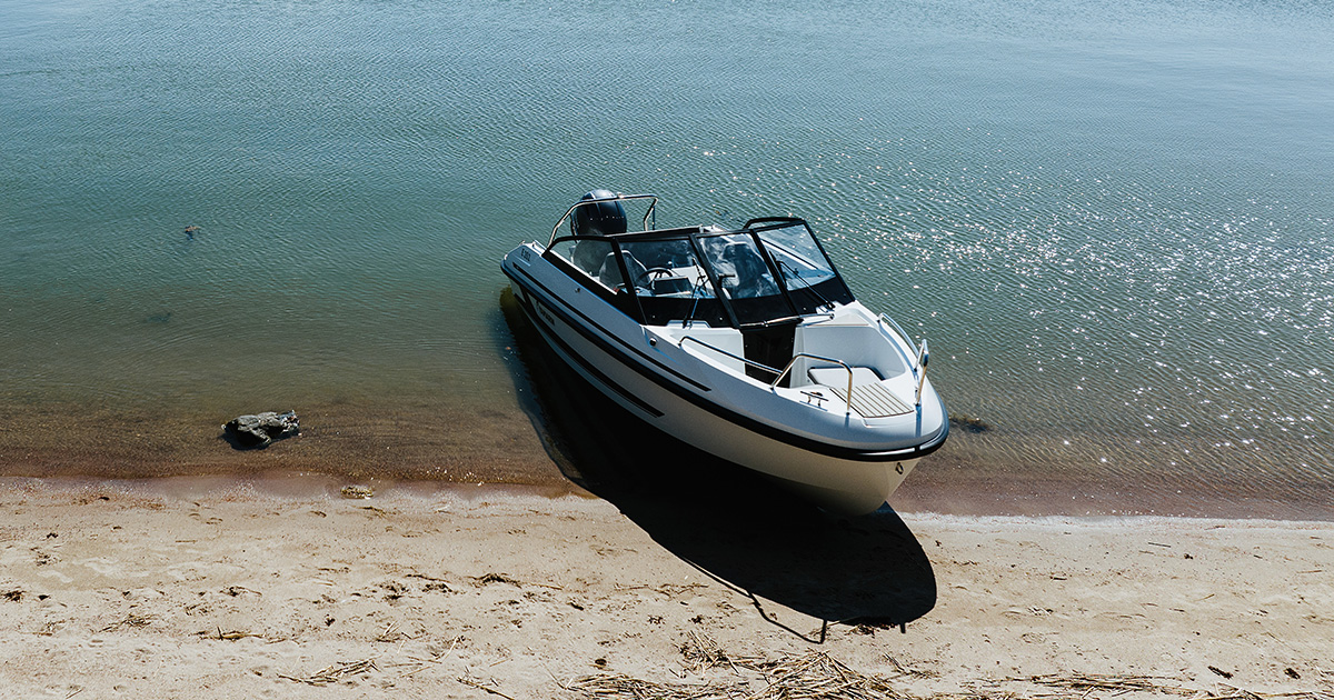 Yamarin 59 Bow Rider on beach