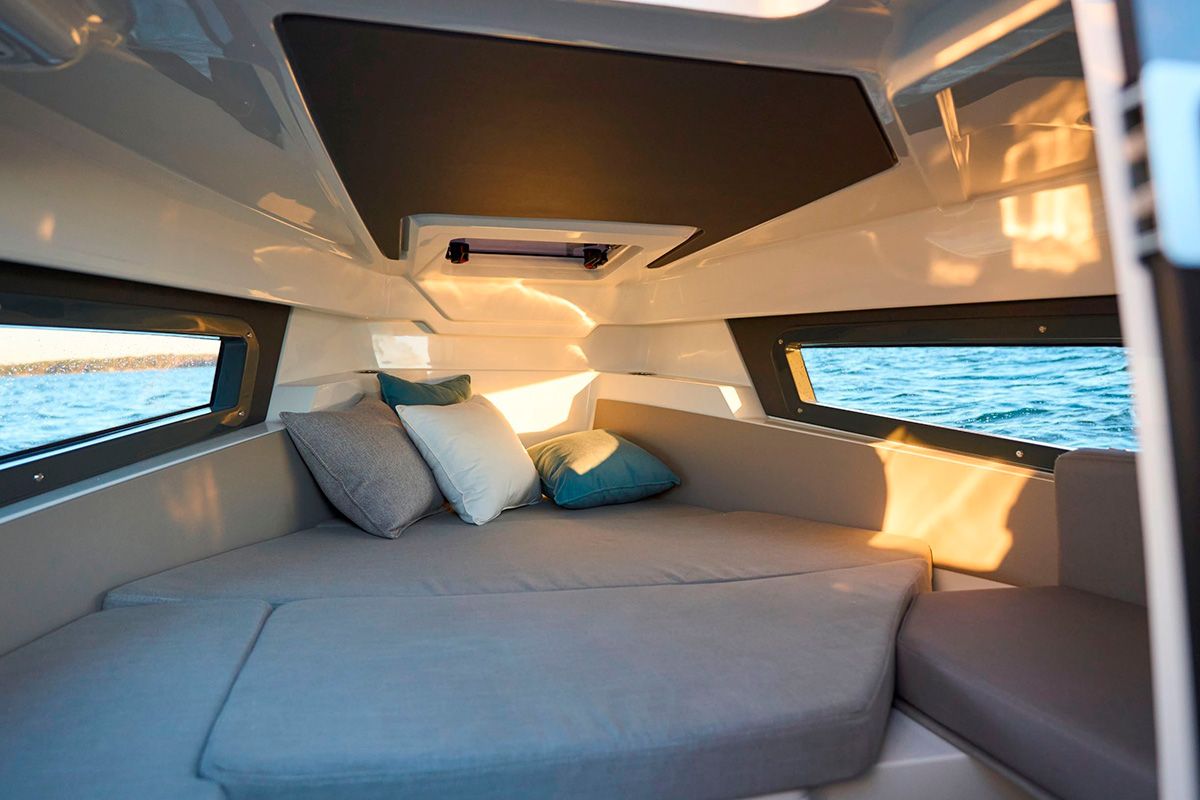 Yamarin 67 Day Cruiser front cabin