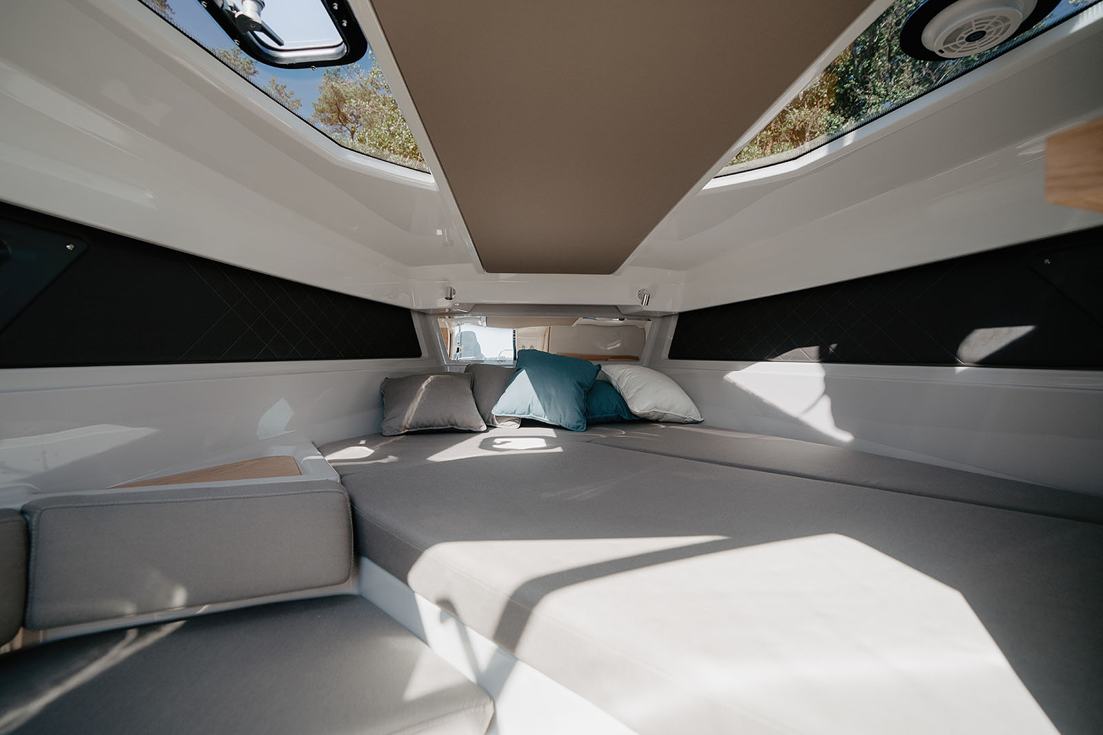 Yamarin 88 DC daycruiser förkajutan