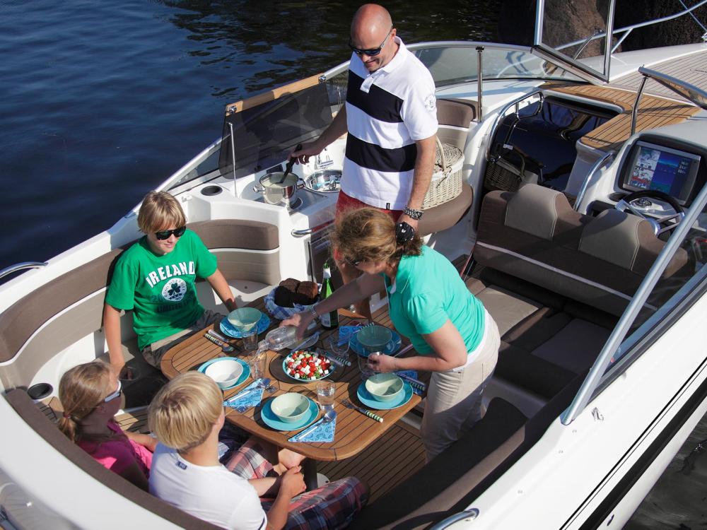 Yamarin daycruiser familiebåt cockpiten