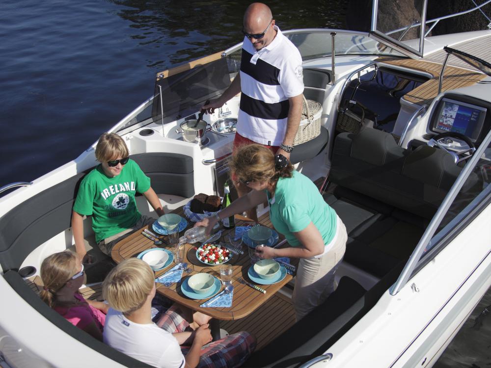 Daycruiser oleskelutilat perhe Yamarin 79 DC