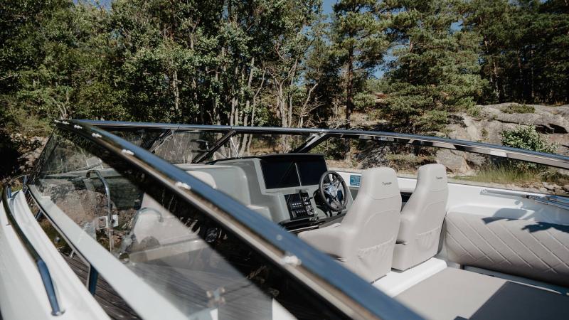 Yamarin 88 DC Premium cabin interior wooden details