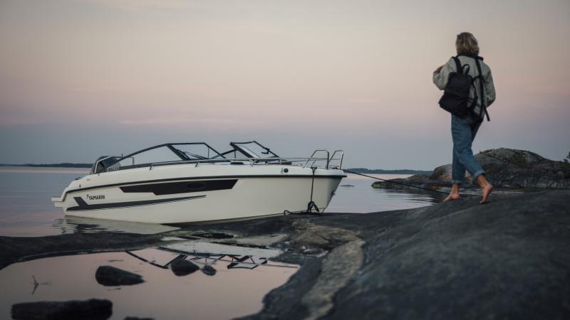 Yamarin 63DC has a comfortable teak deck
